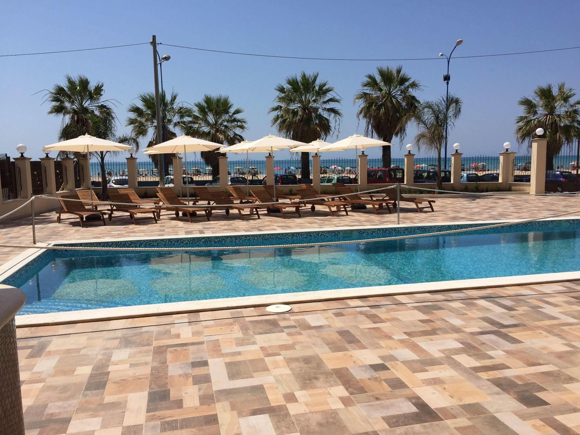 Hotel Riviera Palace Порто Емпедокле Екстериор снимка