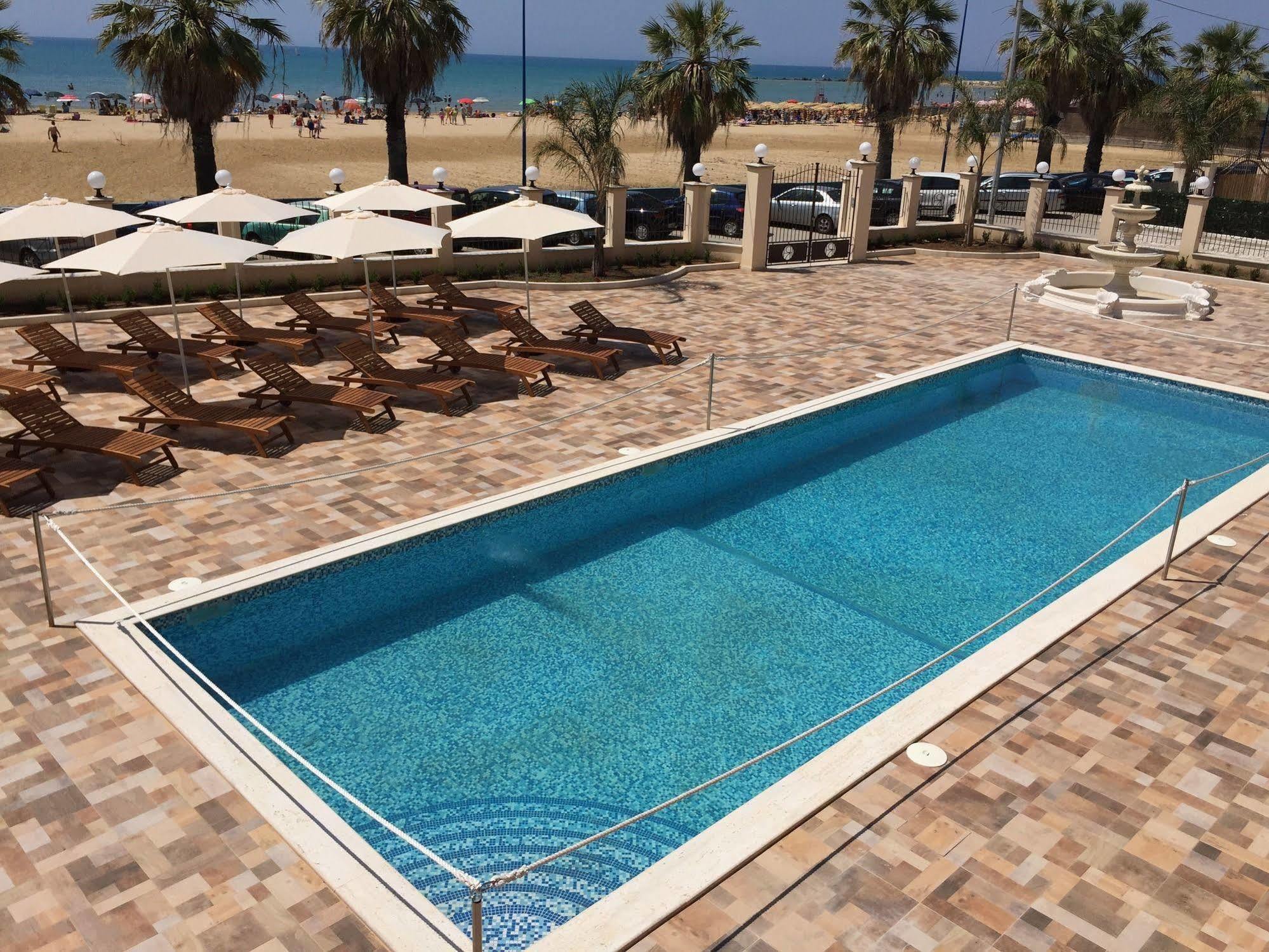 Hotel Riviera Palace Порто Емпедокле Екстериор снимка