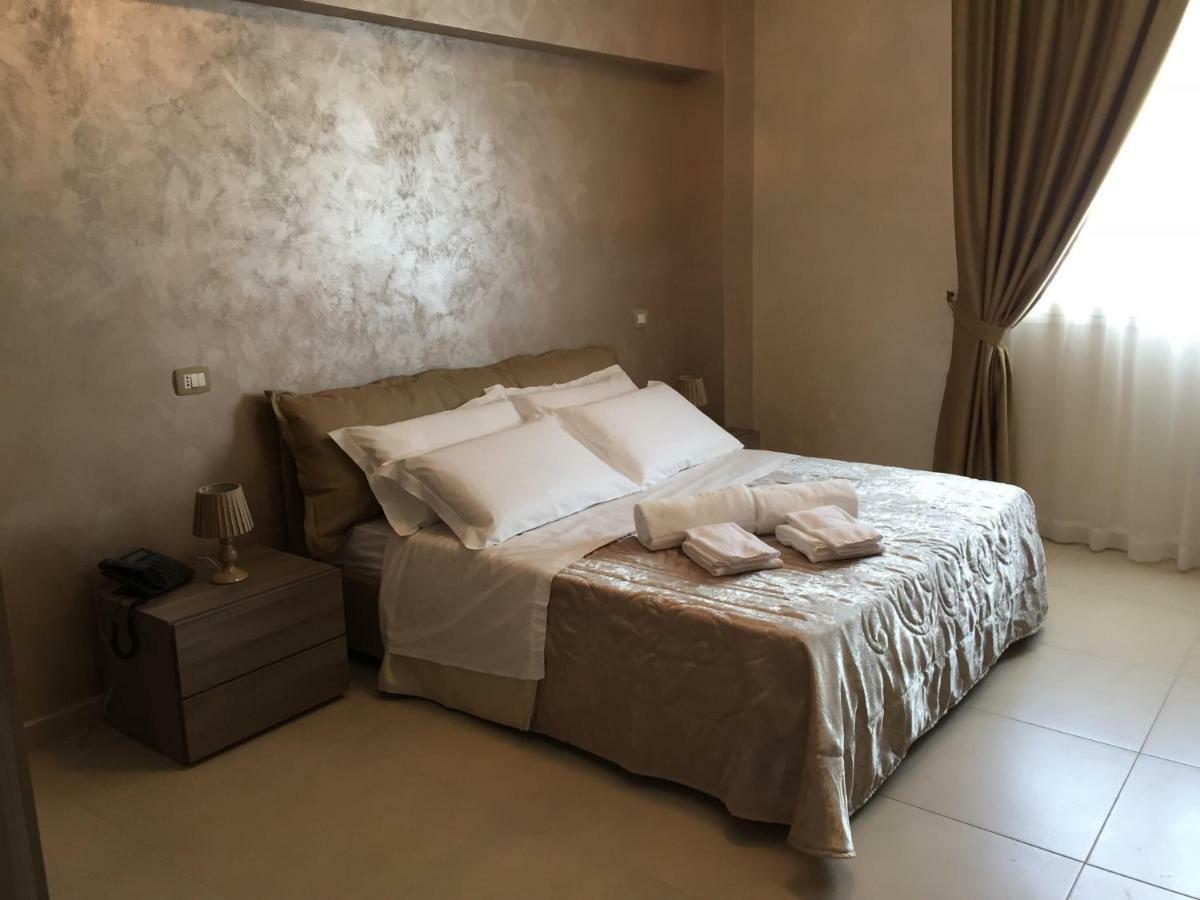 Hotel Riviera Palace Порто Емпедокле Екстериор снимка