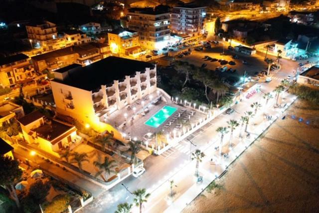 Hotel Riviera Palace Порто Емпедокле Екстериор снимка